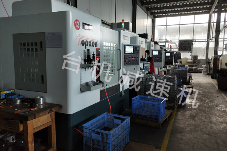 平行轴齿轮减速机制作厂-定时反馈进度，准时交货